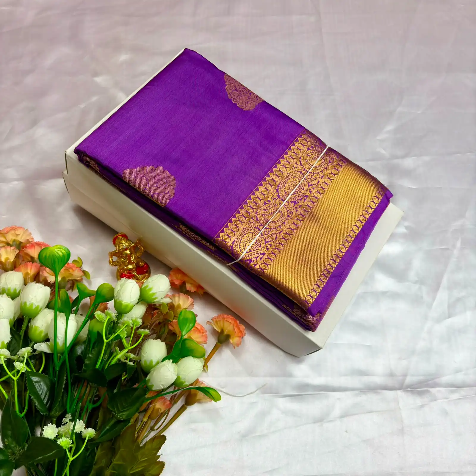 Heritage Paisley Jaal Contrast Border Semi Kanchipuram Silk Saree